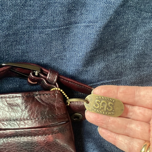 SAS leather hobo bag wine color beautiful leather and beautiful condition - Picture 3 of 8